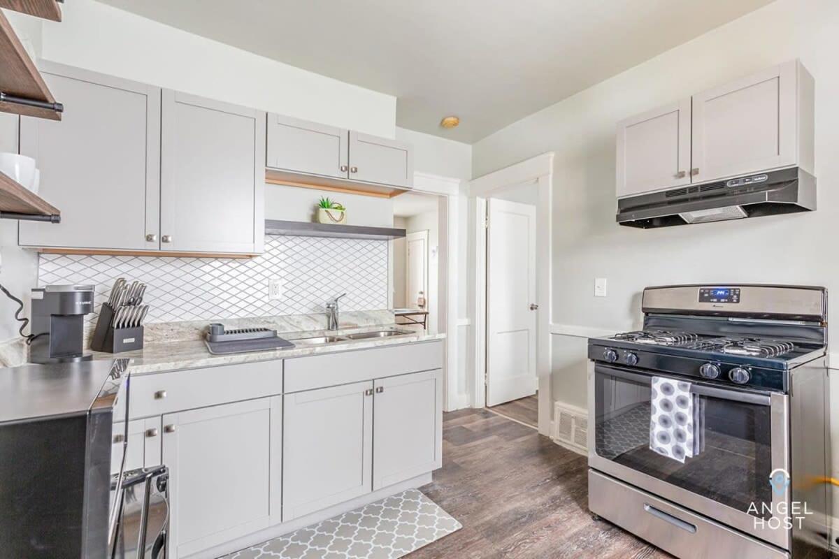 Newly Remodeled Apt, South Hills Old Brooklyn Area Cleveland Extérieur photo
